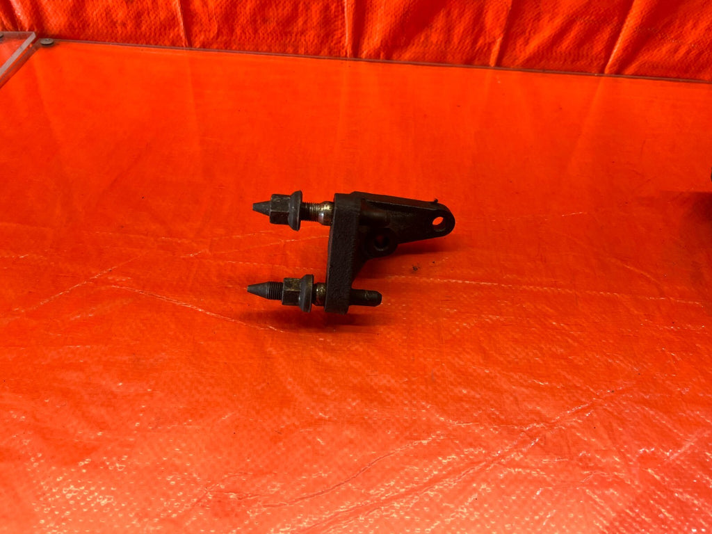 93 95 HONDA DEL SOL S   D15B7 ENGINE MOTOR POST MOUNT MOUNTING BRACKET   OEM 1470