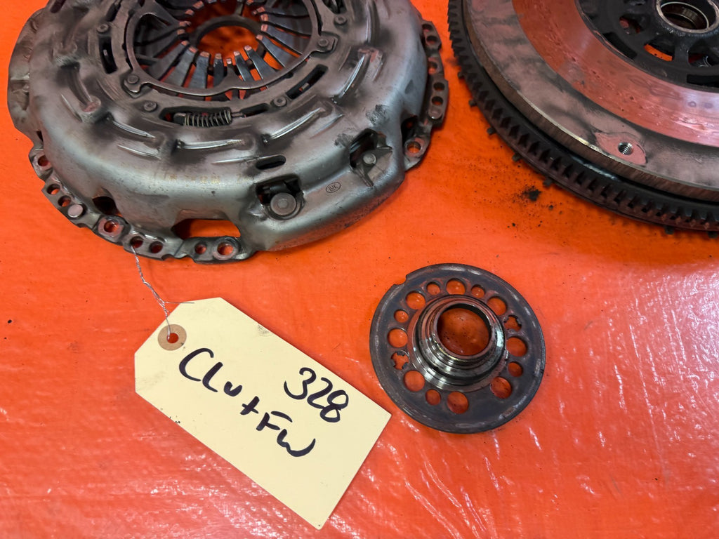 08 15 INFINITI G37   Q37VHR   6 SPEED MANUAL   FLYWHEEL & PRESSURE PLATE OEM 32814