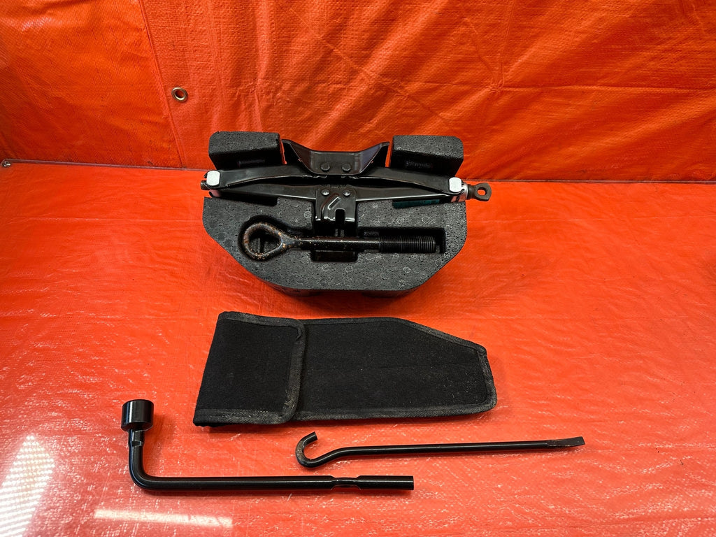 13 16 HYUNDAI GENESIS COUPE   SPARE TIRE TOOL KIT W/ SCISSOR JACK & ALL OEM #2190