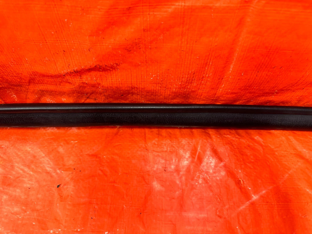 92 96 HONDA PRELUDE   CHASSIS TO DOOR OPEN TRIM RUBBER STRIP RIGHT FRONT OEM 27313