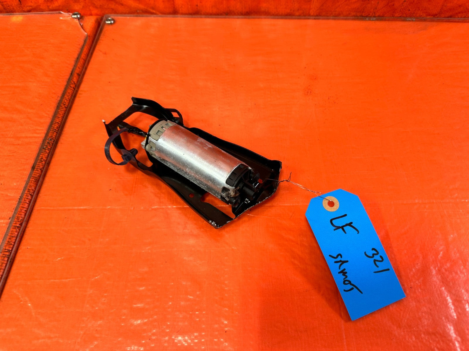 09 14 ACURA TSX   BOTTOM OF THE SEAT RAIL   LEFT LOWER MOTOR   OEM #3210