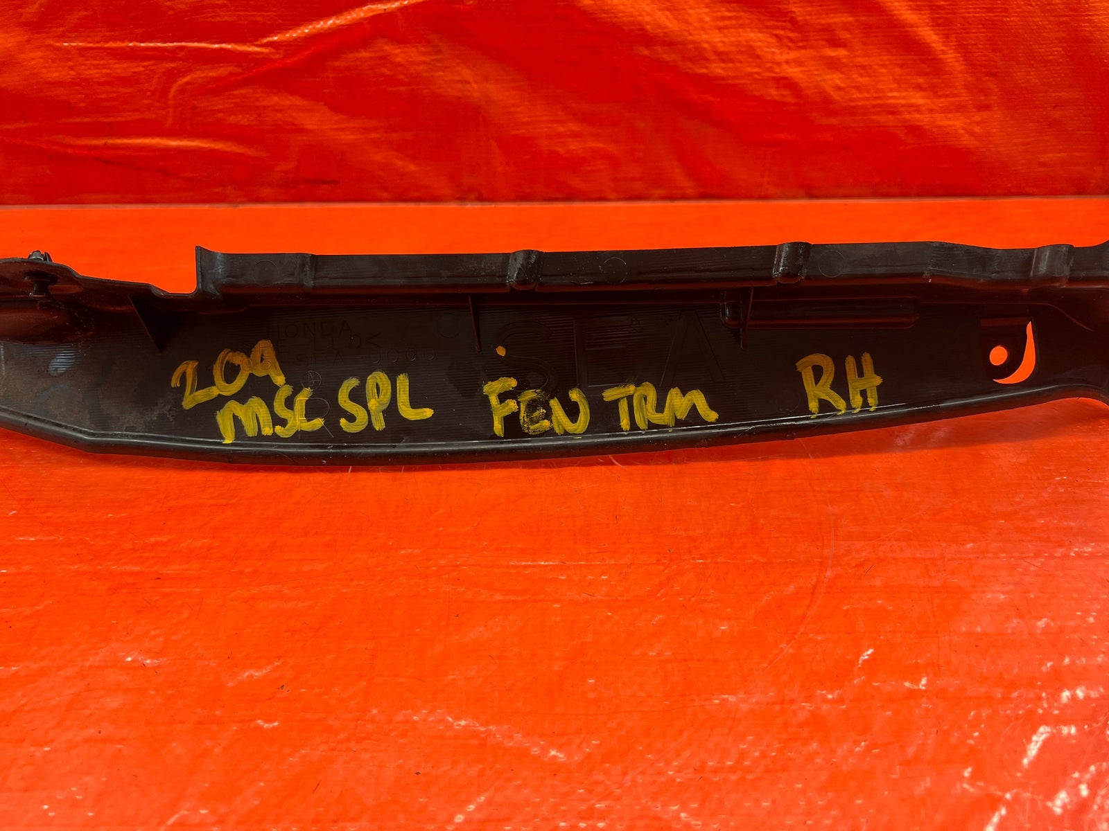 04 08 ACURA TSX   PASSENGER RIGHT   FENDER ENCLOSURE TRIM   OEM FACTORY #20912