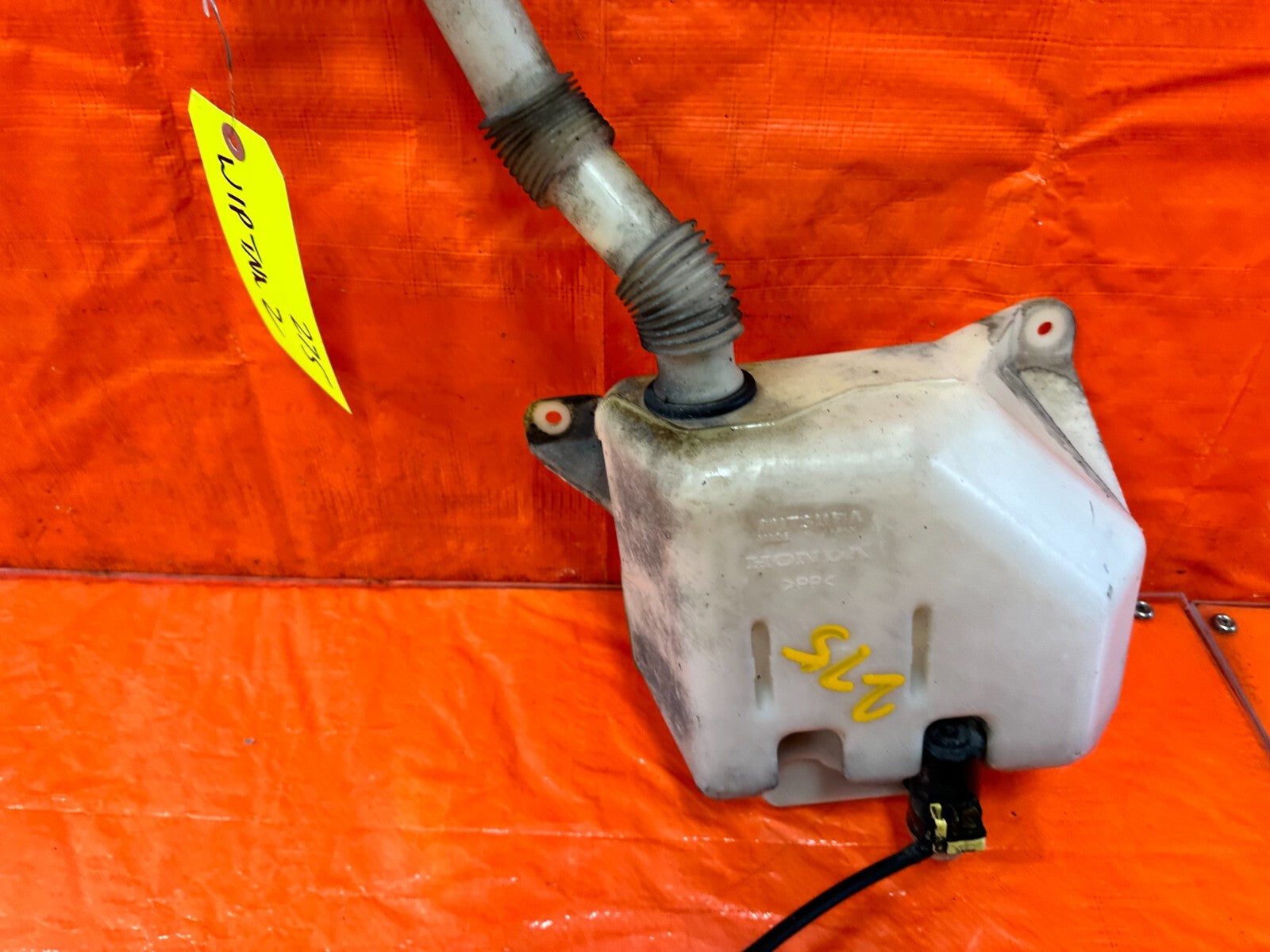 04 08 ACURA TSX   WINDSHIELD WIPER RESERVOIR TANK W/ MOTOR   OEM FACTORY #2755