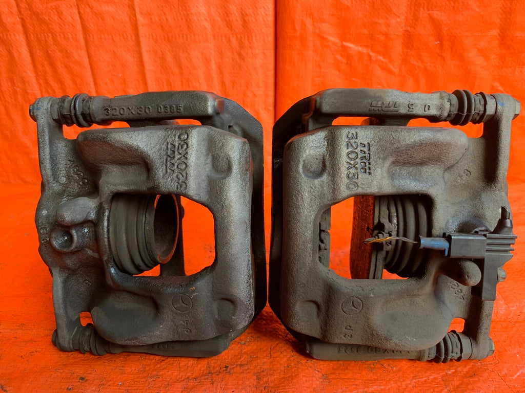 OEM 2015 MERCEDES CLA 250 4MATIC   FRONT BRAKE CALIPER SET   LEFT AND RIGHT3