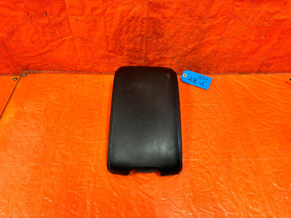 08 13 INFINITI G37 COUPE   ARM REST CENTER CONSOLE BLACK LEATHER TOP PORTION OEM7