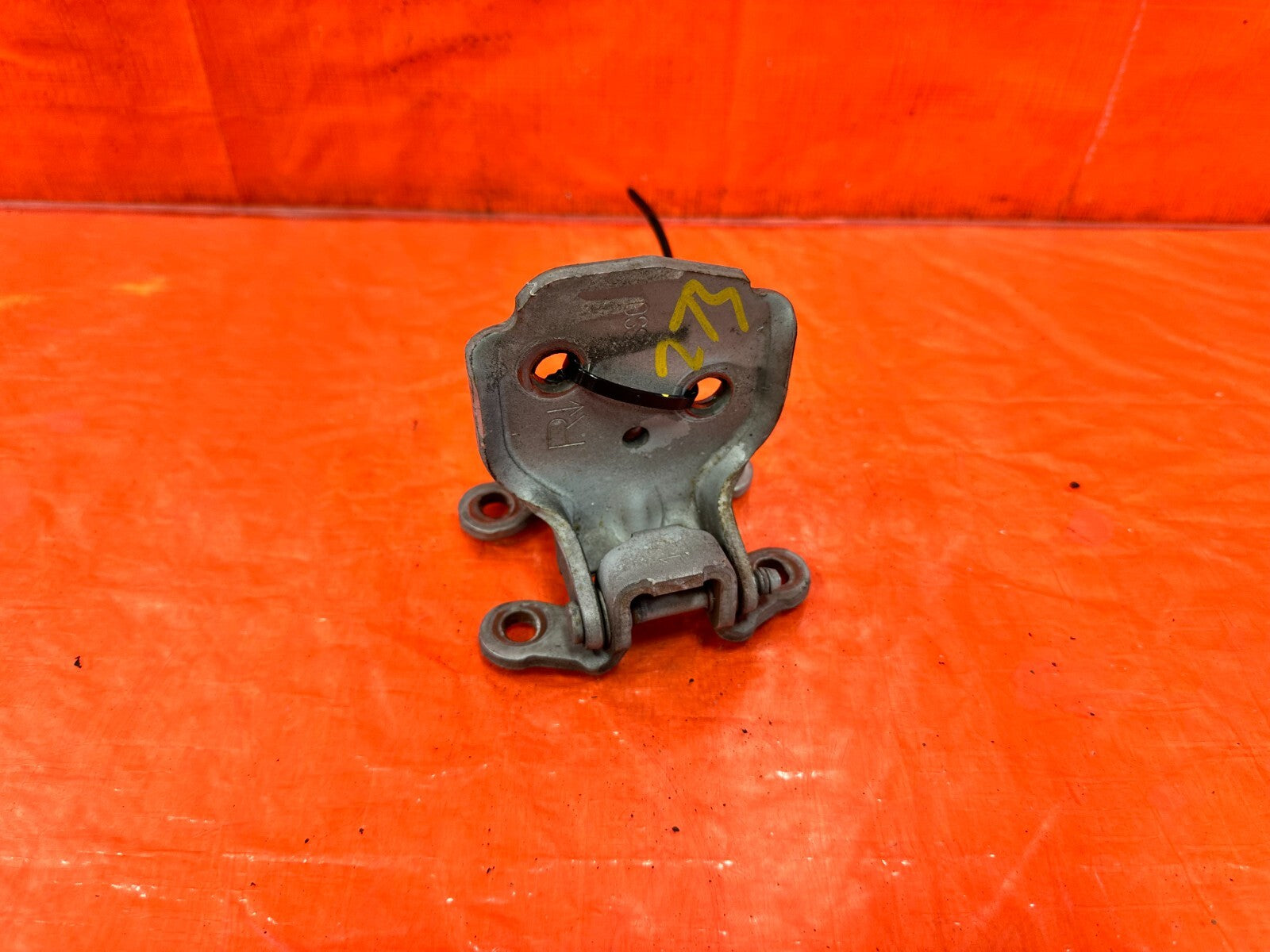 92 96 HONDA PRELUDE   PASSENGER RIGHT FRONT DOOR HINGE SET UPPER LOWER OEM #2737