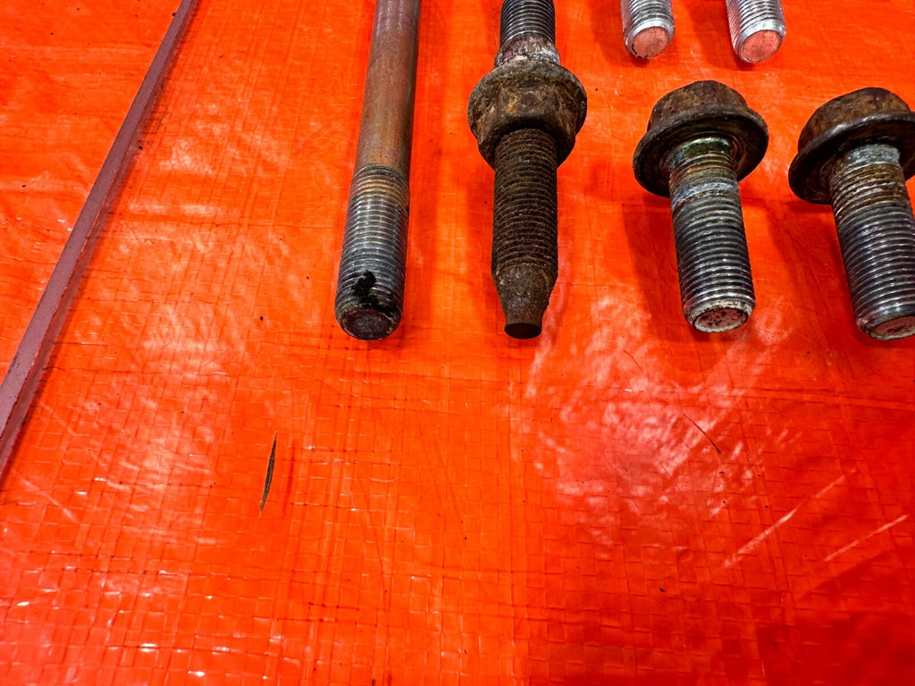 02 06 ACURA RSX   MANUAL TRANSMISSION   DRIVER LEFT MOUNT BOLTS HARDWARE   #2717