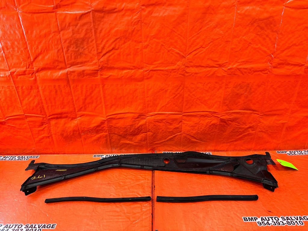 02 10 LEXUS SC430   WINDSHIELD WIPER COWL TRIM PLASTIC   OEM FACTORY #26111