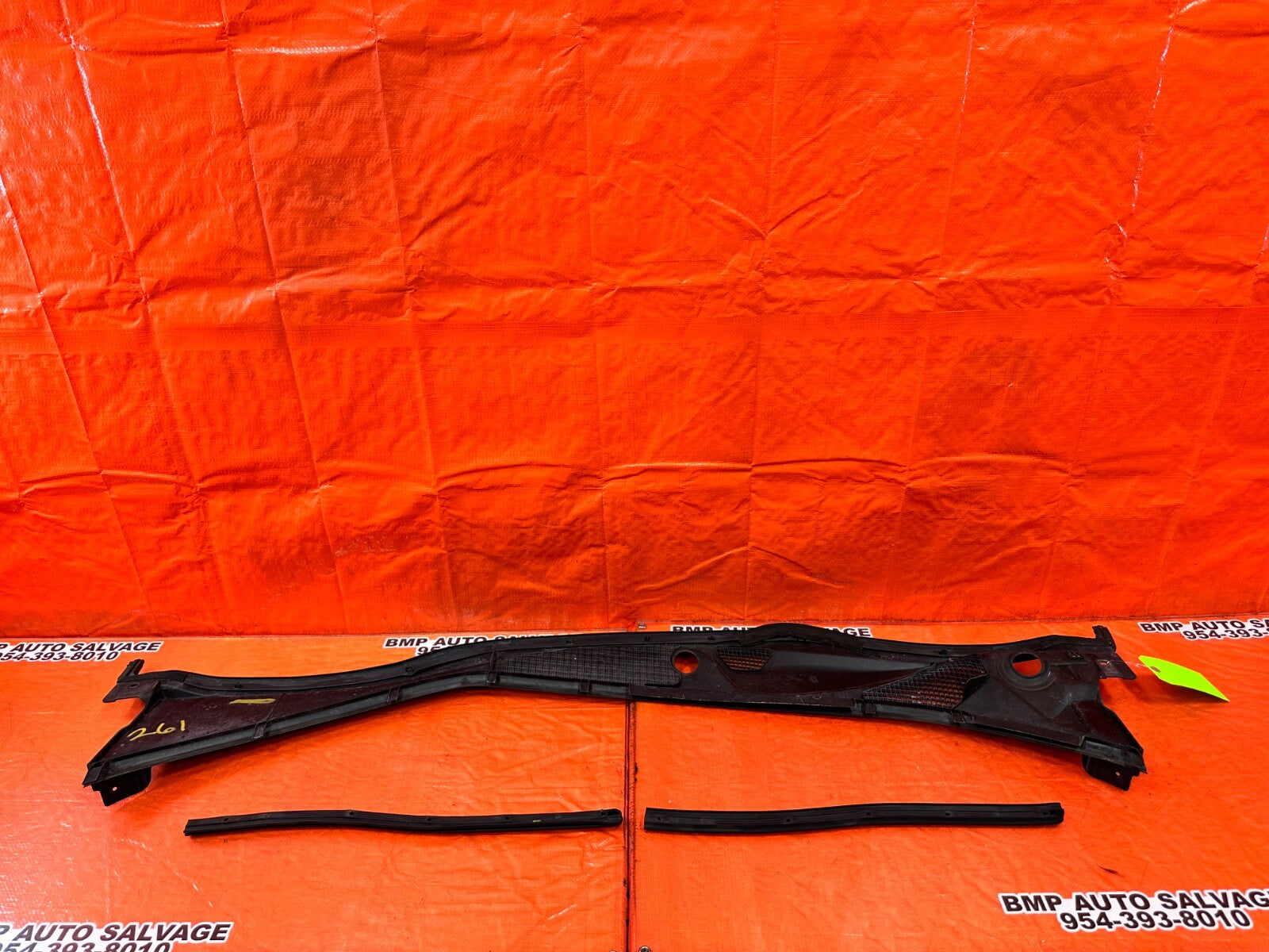 02 10 LEXUS SC430   WINDSHIELD WIPER COWL TRIM PLASTIC   OEM FACTORY #26111