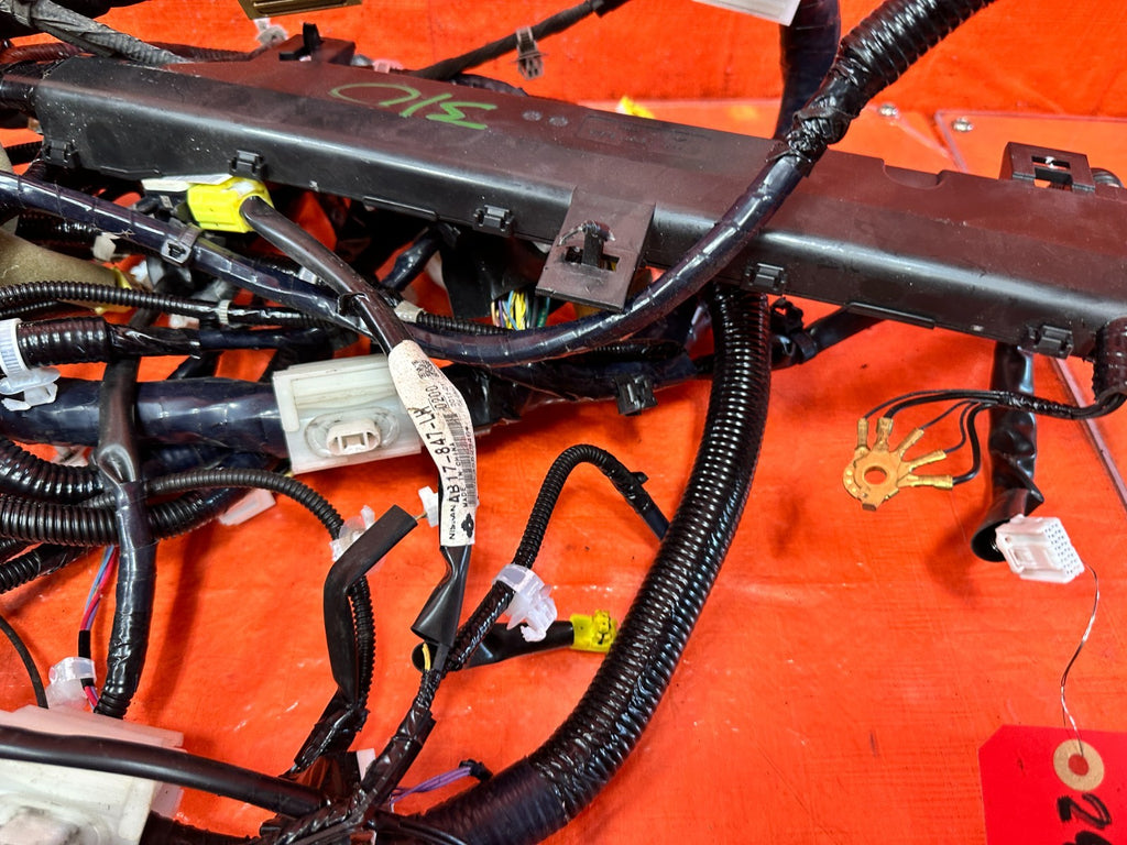 09 10 INFINITI G37 CONVERTIBLE   BODY HARNESS   24014 1NY0B   OEM 3103