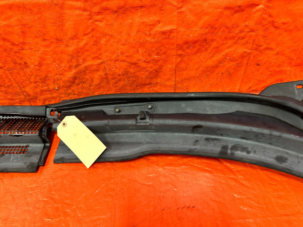 04 05 ACURA TSX   WINDSHIELD WIPER COWL TRIM PLASTIC   OEM FACTORY #3224
