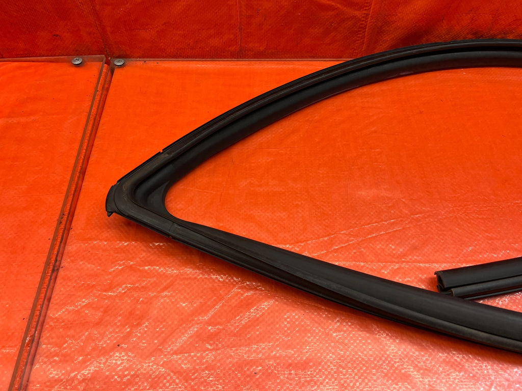 08 15 LANCER EVOLUTION X EVO 10   RIGHT FRONT WINDOW GLASS RUN CHANNEL OEM #2179