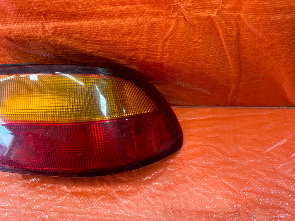 92 95 HONDA CIVIC   COUPE & SEDAN   PASSENGER RIGHT OUTER TAIL LIGHT LAMP OEM6