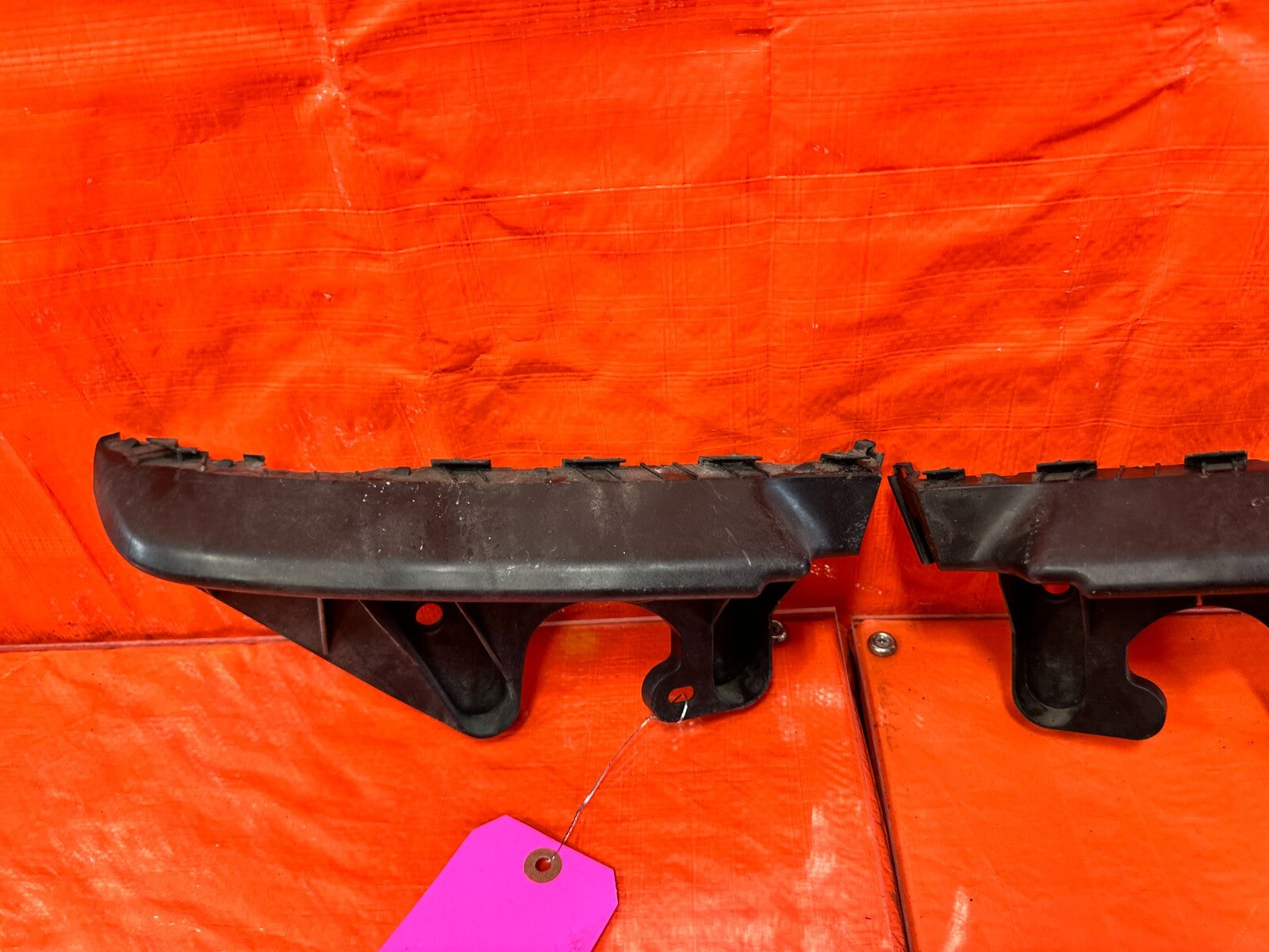 15 21 SUBARU WRX & STI   LEFT AND RIGHT REAR BUMPER BRACKETS RETAINERS CLIPS 2668