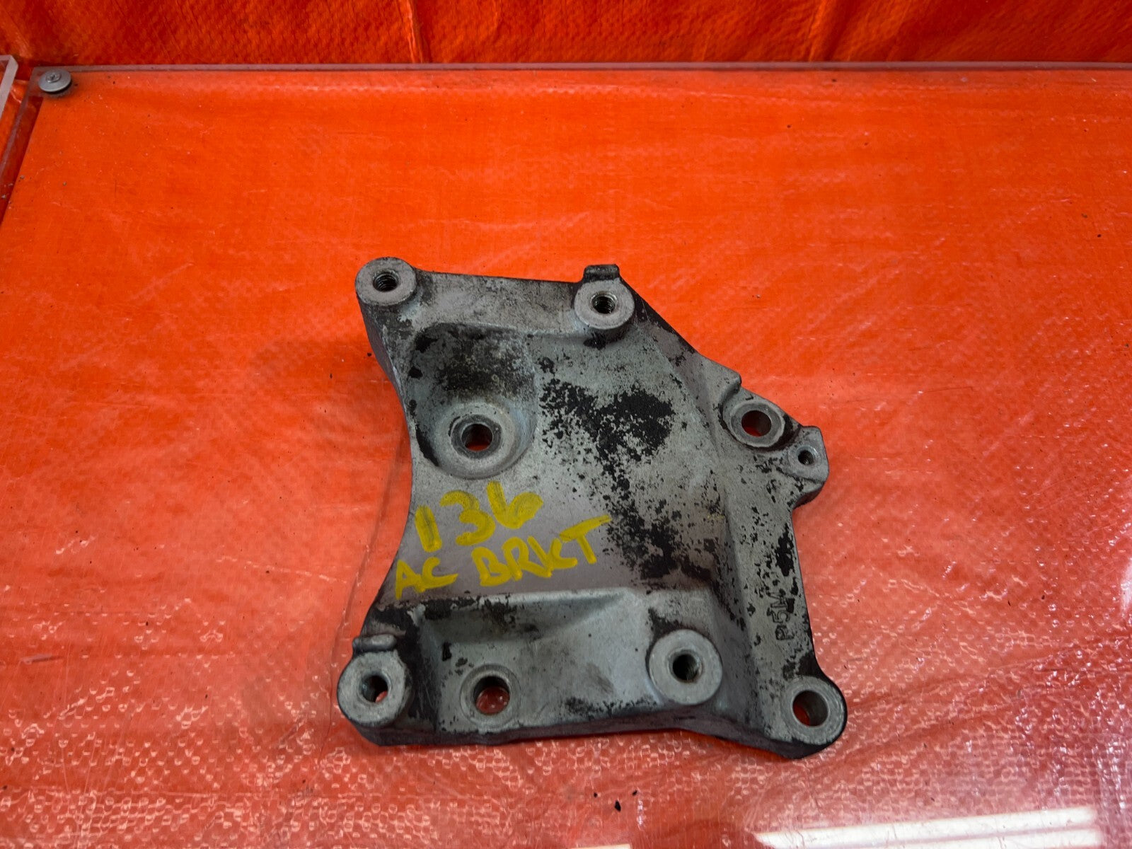 97 01 HONDA PRELUDE BASE & SH   H22A4 HVAC AC MOUNTING BRACKET OEM FACTORY 136 14