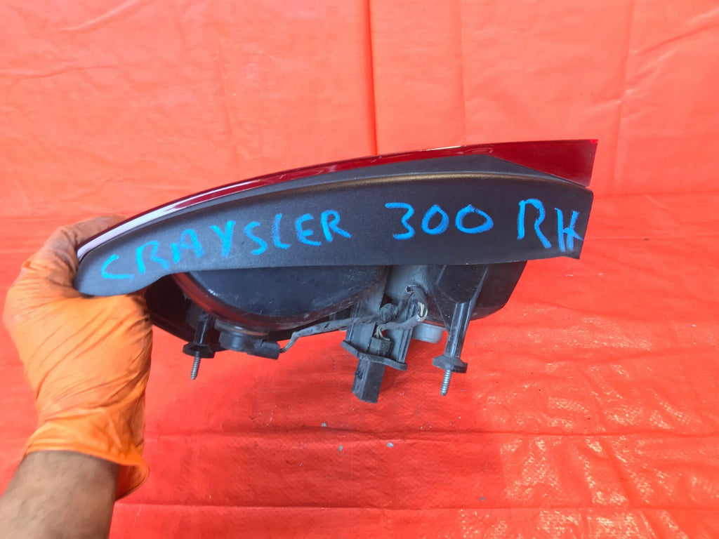 OEM 2005 2006 2007 CHRYSLER 300   TOURING MODEL   PASSENGER RIGHT TAIL LIGHT 6