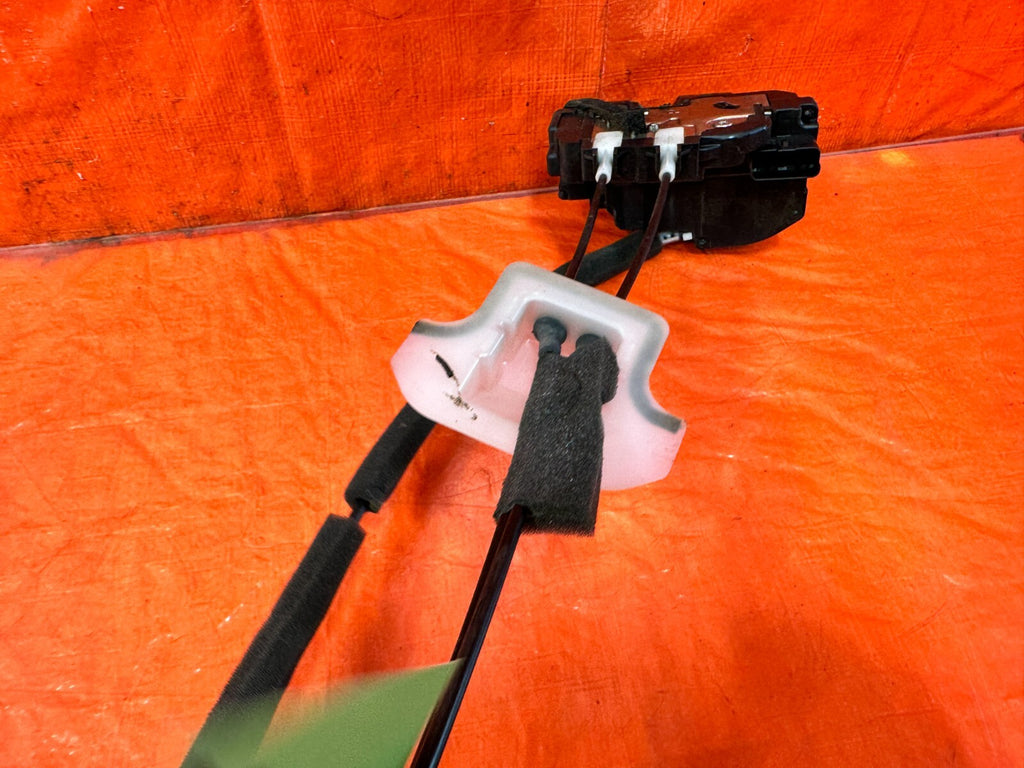 03 07 INFINITI G35 COUPE   PASSENGER RIGHT DOOR LOCK ACTUATOR LATCH   OEM 2984