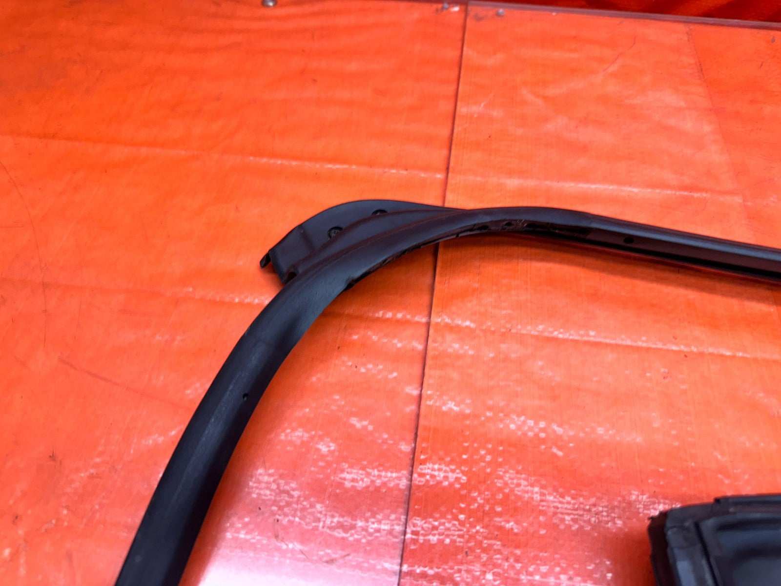 04 08 ACURA TSX LEFT REAR DOOR WINDOW WEATHERSTRIP RUN CHANNEL SEAL OEM 33015