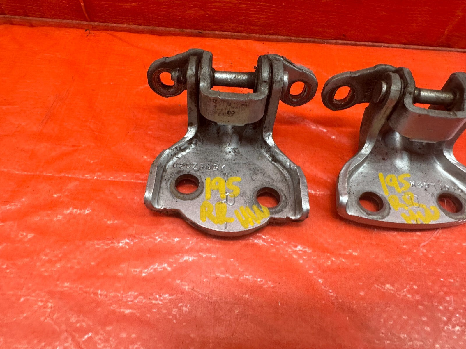 92 00 HONDA CIVIC SEDAN PASSENGER RIGHT REAR DOOR HINGE SET UPPER LOWER OEM #1959