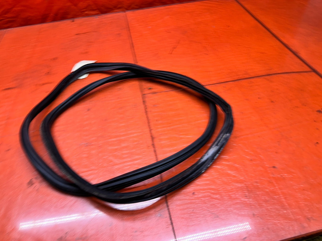 97 01 HONDA PRELUDE 2.2L REAR TRUNK DECKLID WEATHER STRIP RUBBER SEAL OEM #33613