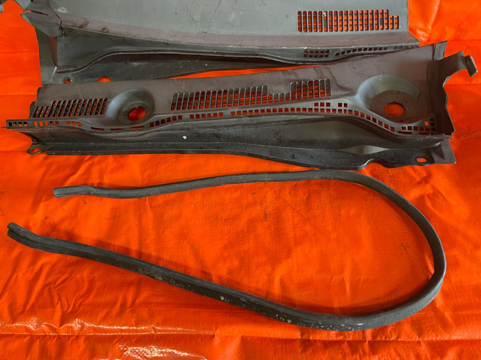 02 05 HONDA CIVIC SI EP3 HATCHBACK   WINDSHIELD WIPER COWL TRIM LEFT RIGHT OEM  1