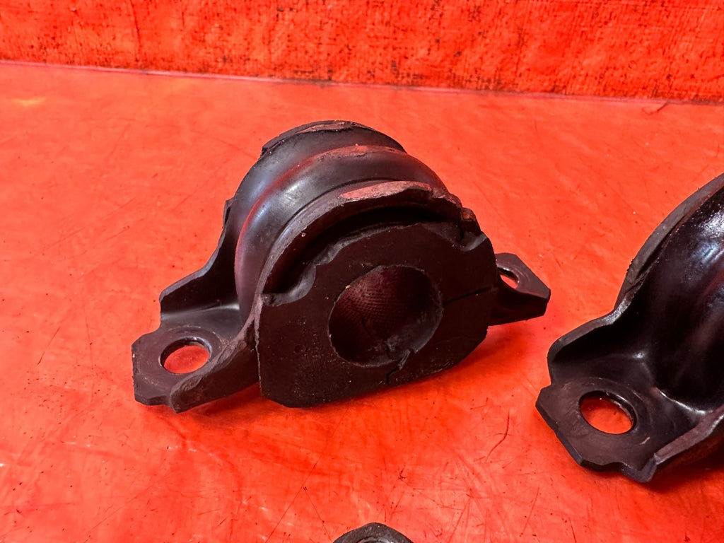 08 15 INFINITI G37 Q60   FRONT SWAY BAR MOUNTING BRACKETS LEFT RIGHT OEM #3294