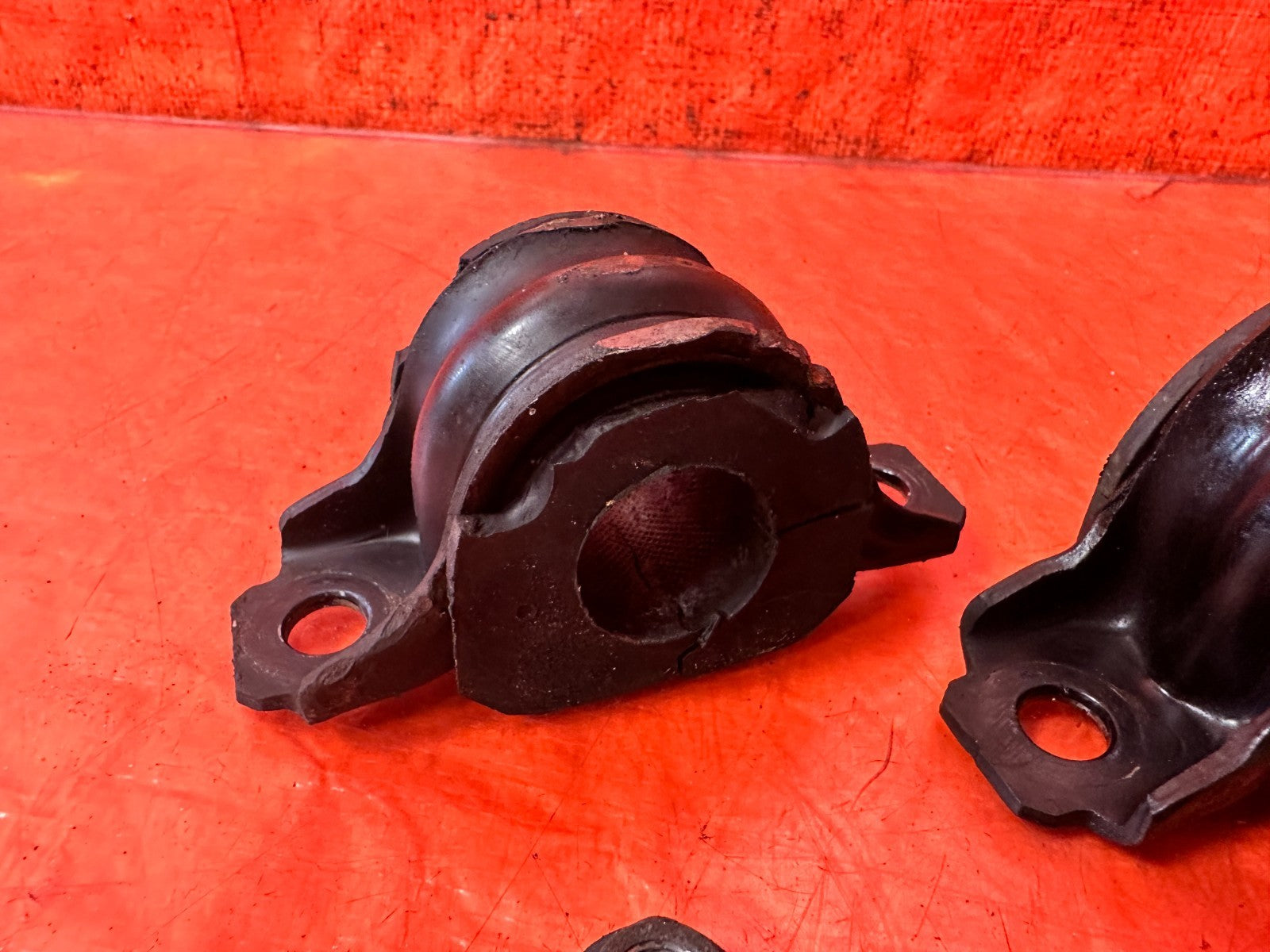 08 15 INFINITI G37 Q60   FRONT SWAY BAR MOUNTING BRACKETS LEFT RIGHT OEM #3294