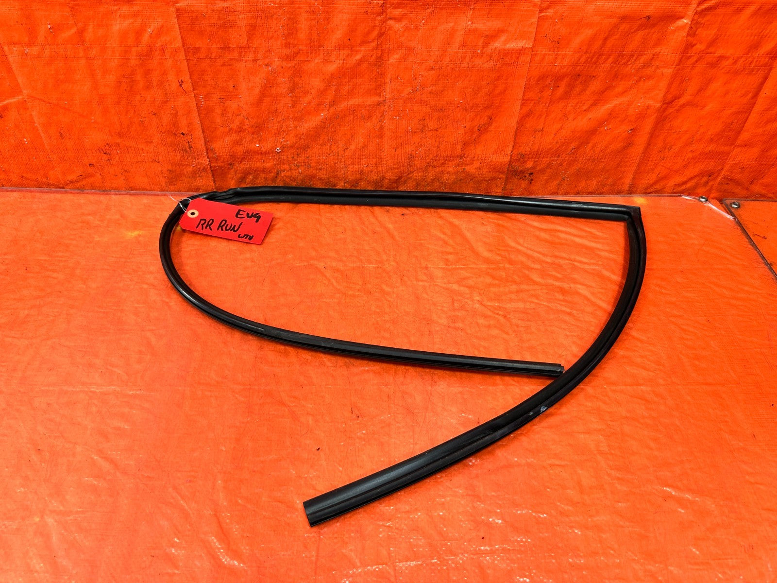 03 05 LANCER EVOLUTION EVO VIII IX 8 9   RIGHT REAR WINDOW RUN CHANNEL OEM #EV90