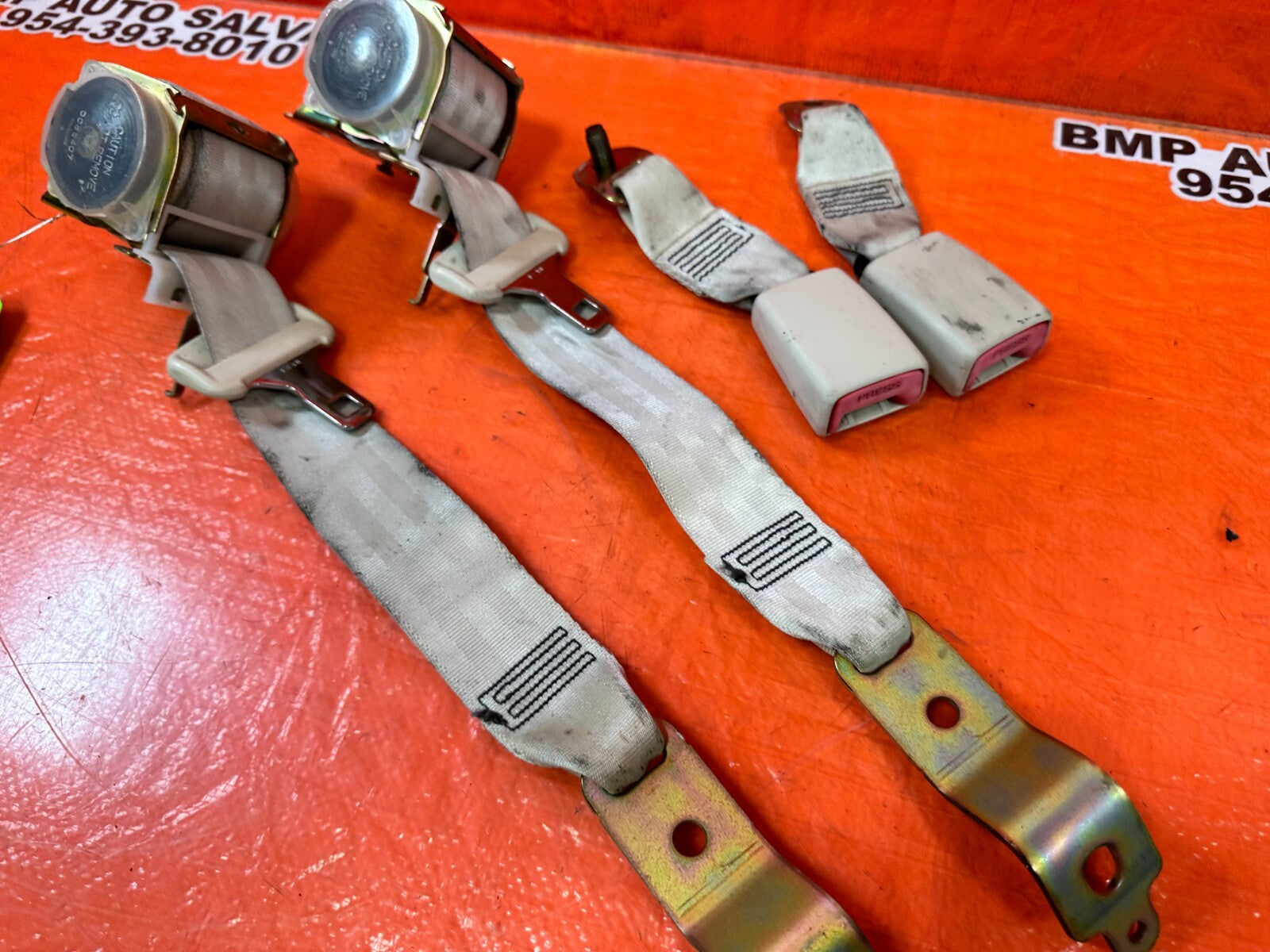 02 10 LEXUS SC430   REAR SEAT BELT SET   LEFT & RIGHT SEAT BELTS   ECRU OEM #2617
