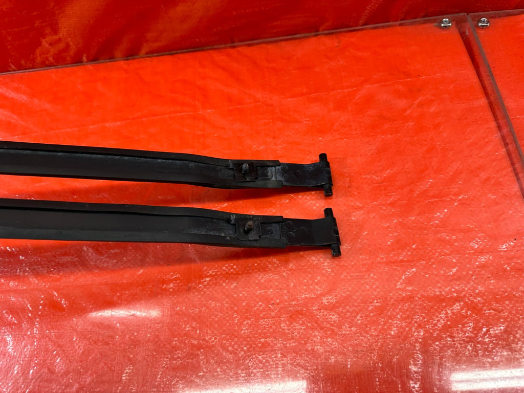 08 15 INFINITI G37 COUPE GAS GASOLINE FUEL TANK MOUNTING STRAPS BAND SET OEM 18813
