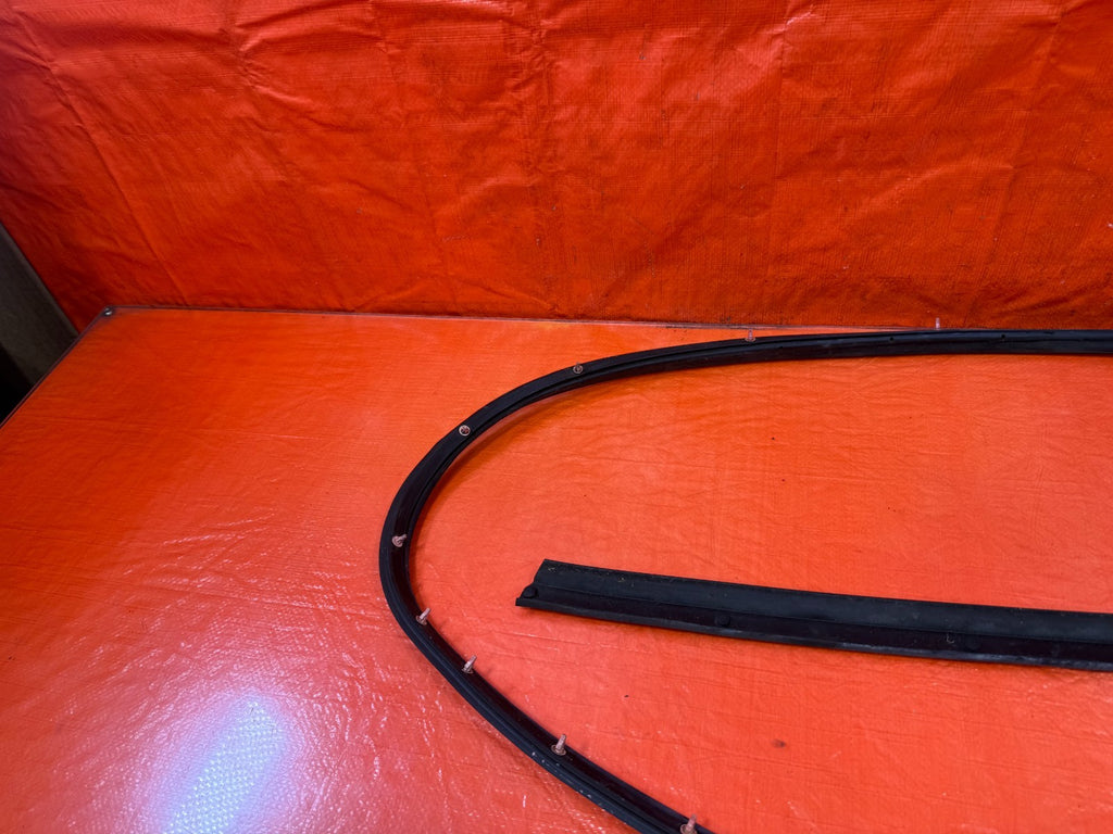 08 15 INFINITI G37 & Q60 2D COUPE RIGHT DOOR MOUNTED WEATHER STRIP OEM 3287