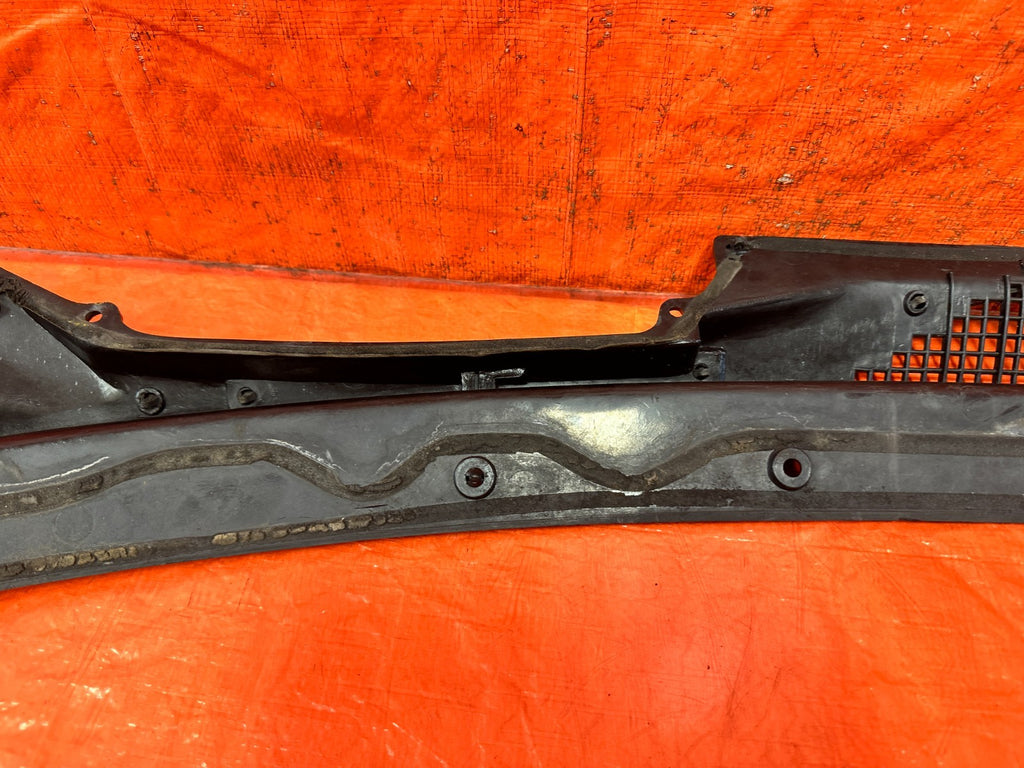 92 95 HONDA CIVIC   WINDSHIELD WIPER COWL TRIM PLASTIC   OEM FACTORY OE #32712