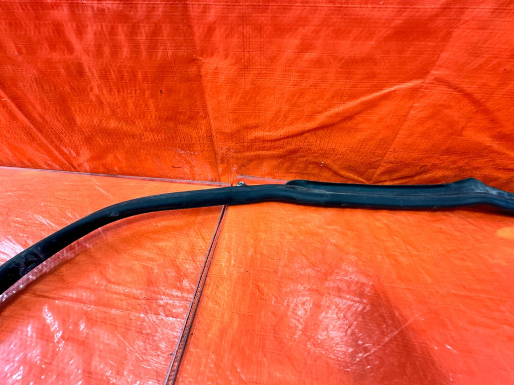 06 11 CIVIC 4D SEDAN   PASSENGER RIGHT FRONT WEATHER STRIP SEAL GASKET OEM #28210