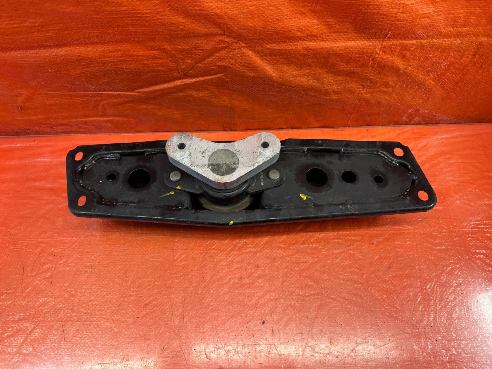 08 15 INFINITI G37 & Q60 COUPE   RWD ONLY   MANUAL TRANSMISSION BRACKET OEM #2325