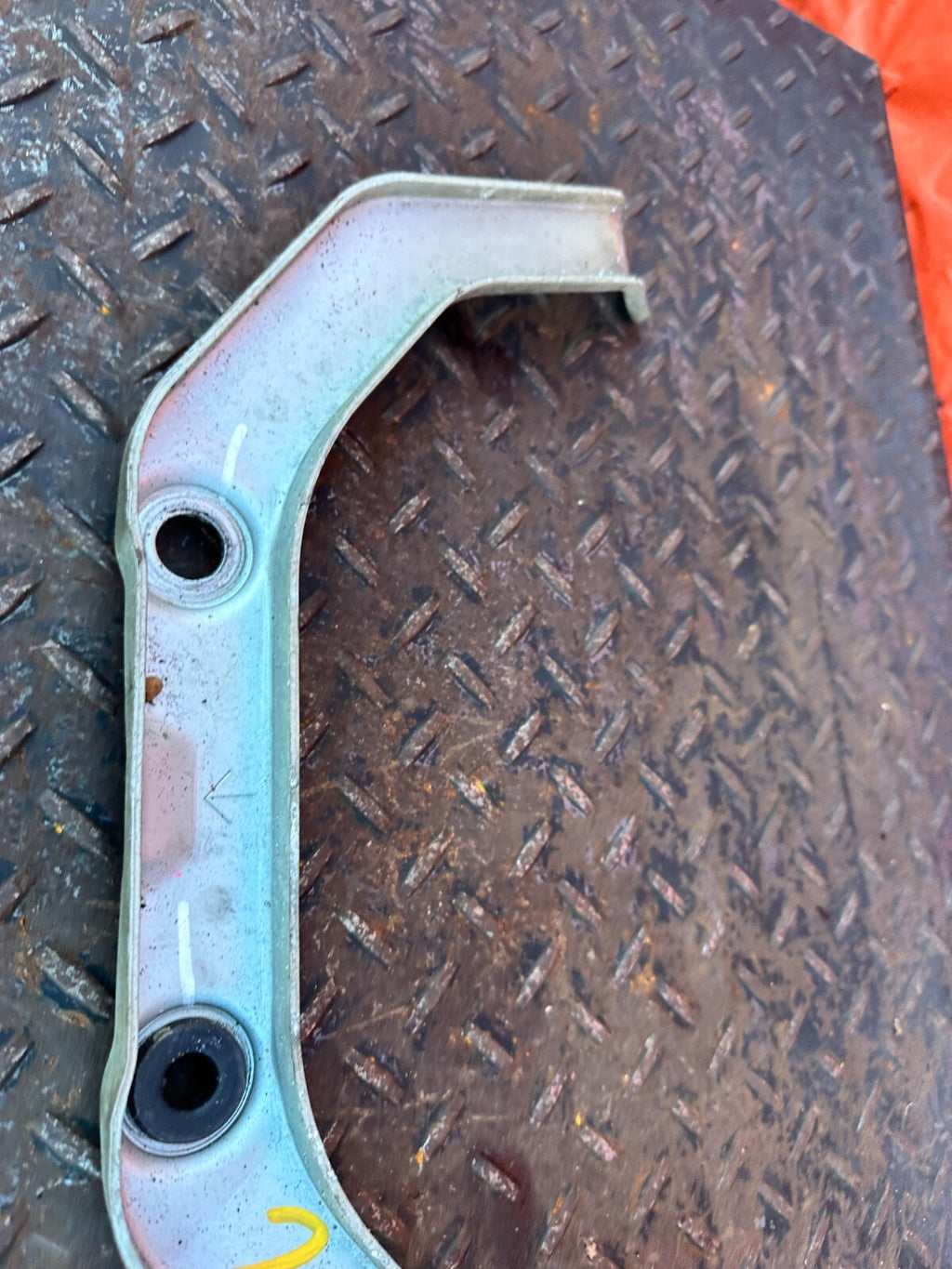 08 15 INFINITI G37 Q60 LOWER EXHAUST MANIFOLD STIFFENER STABILIZER STAY BRACKET5
