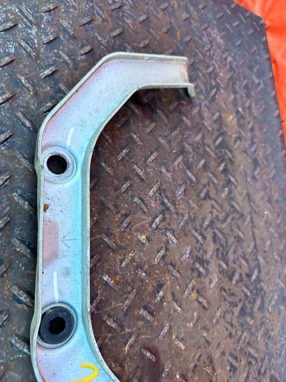08 15 INFINITI G37 Q60 LOWER EXHAUST MANIFOLD STIFFENER STABILIZER STAY BRACKET5