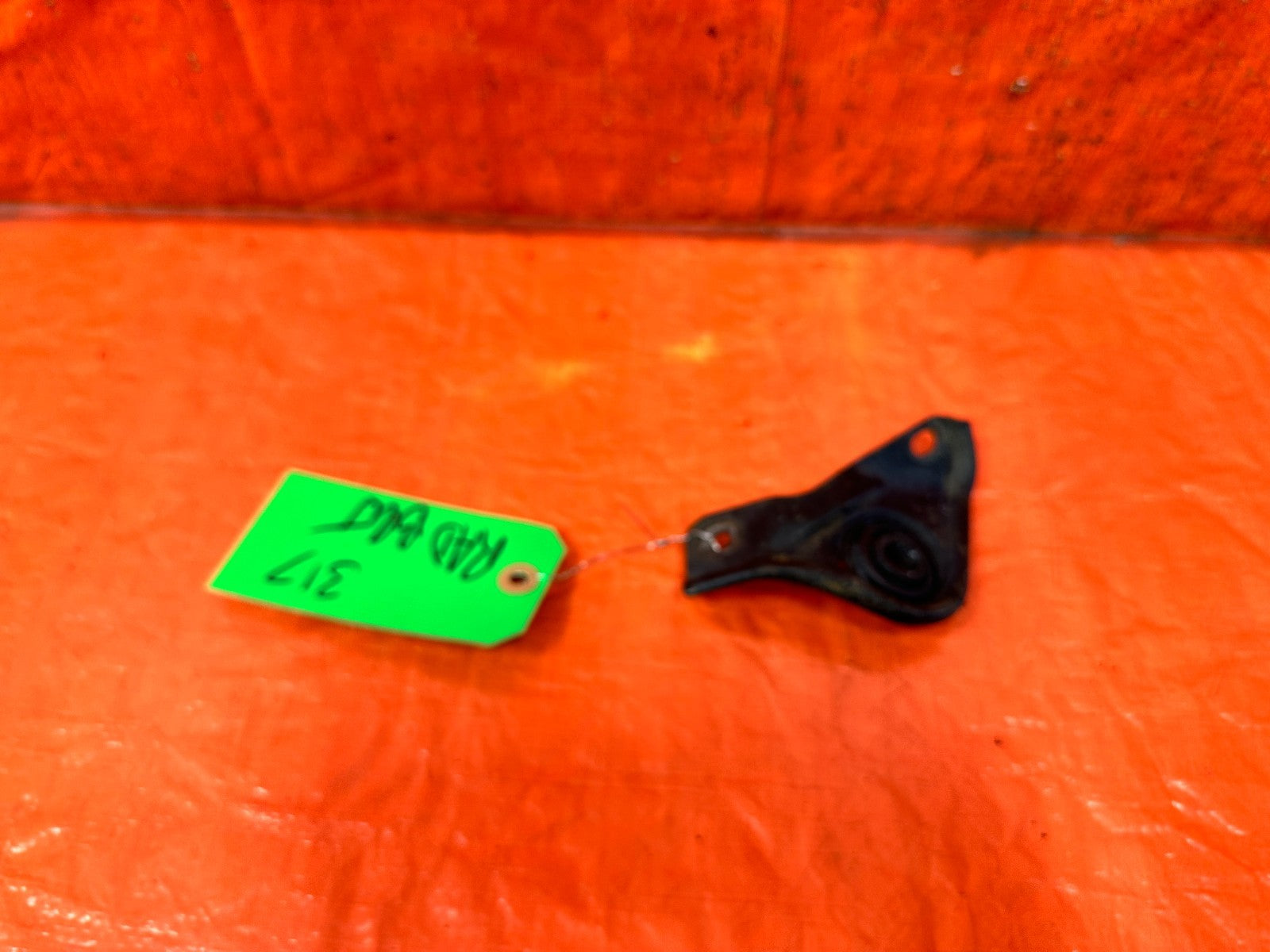 90 91 HONDA CIVIC HATCHBACK   RADIATOR MOUNTING BRACKET   OEM 317 13