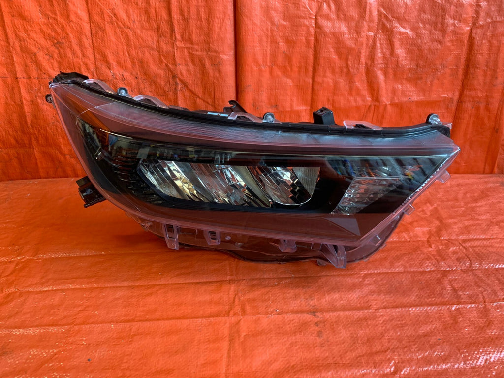 OEM 2019 2020 19 20 TOYOTA RAV4 XLE PASSENGER RIGHT HEADLIGHT BLACK HOUSING LED0