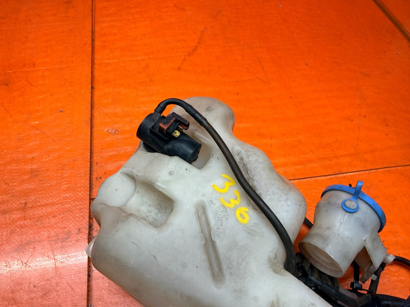 97 01 HONDA PRELUDE 2.2L WINDSHIELD WASHER FLUID RESERVOIR TANK MOTOR LINES #33610