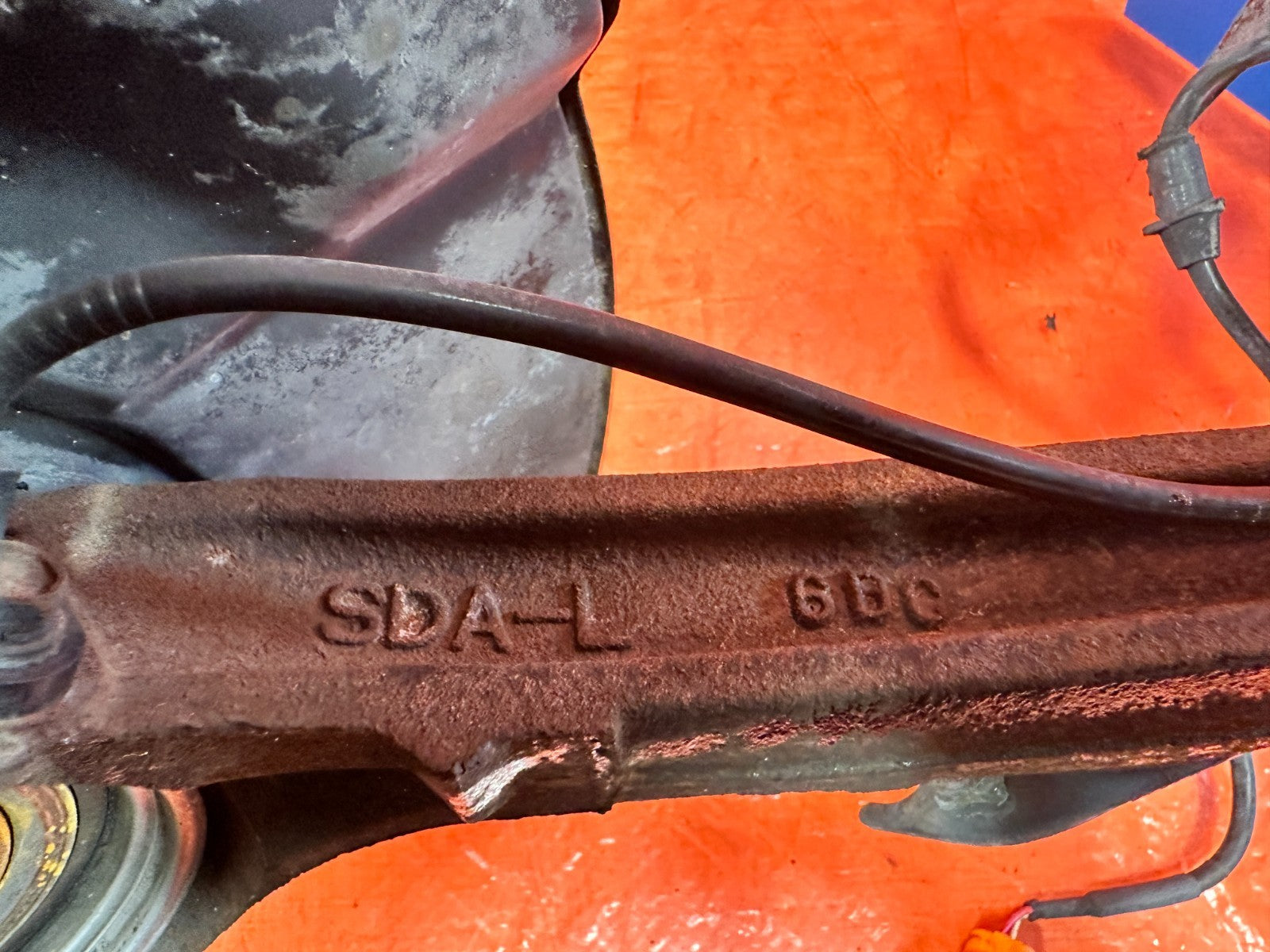 04 08 ACURA TSX   DRIVER LEFT FRONT SPINDLE KNUCKLE HUB   OEM FACTORY #30413