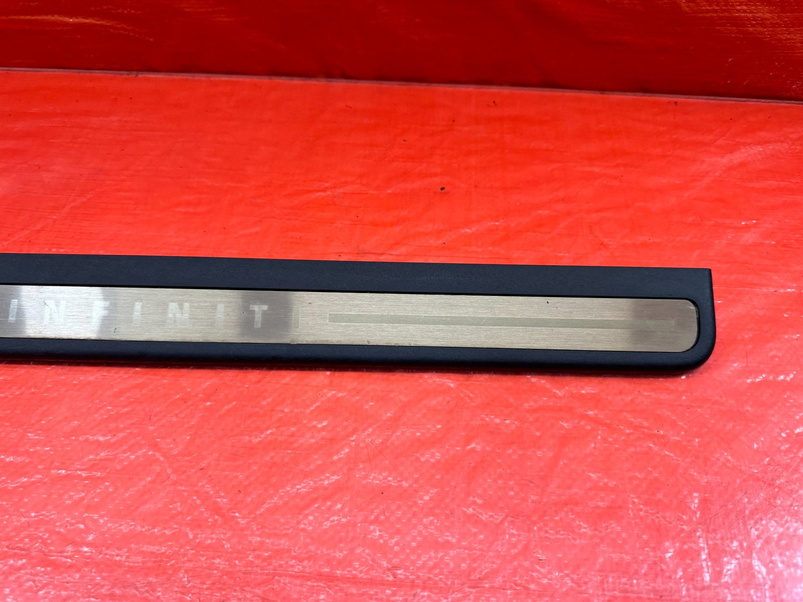 07 13 INFINITI G35 SEDAN FRONT LEFT / RIGHT FLOOR PILLAR DOOR SILL SCUFF PLATE5