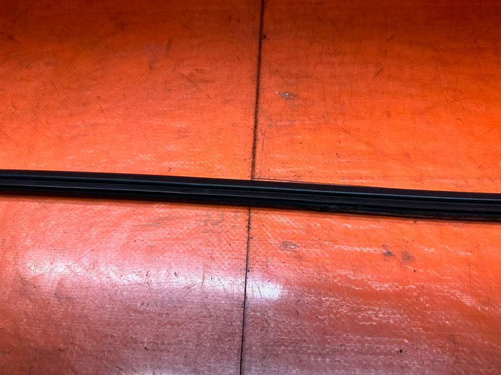 1994-2001 ACURA INTEGRA 2D PASSENGER RIGHT DOOR SUB SEAL WEATHERSTRIP OEM #3497