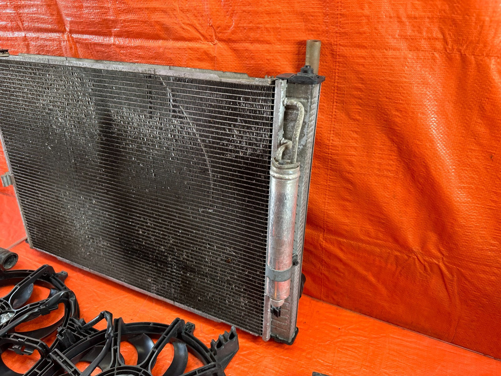 08 15 INFINITI G37 Q60   6 SPEED MANUAL RADIATOR W/ FANS & HOSES   OEM #2328