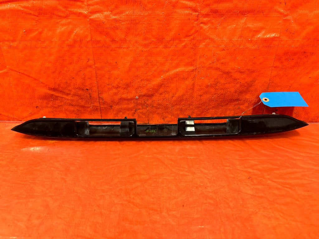 02 05 HONDA CIVIC SI EP3 HATCHBACK   REAR HATCH TAIL GATE LICENSE PLATE TRIM 3089