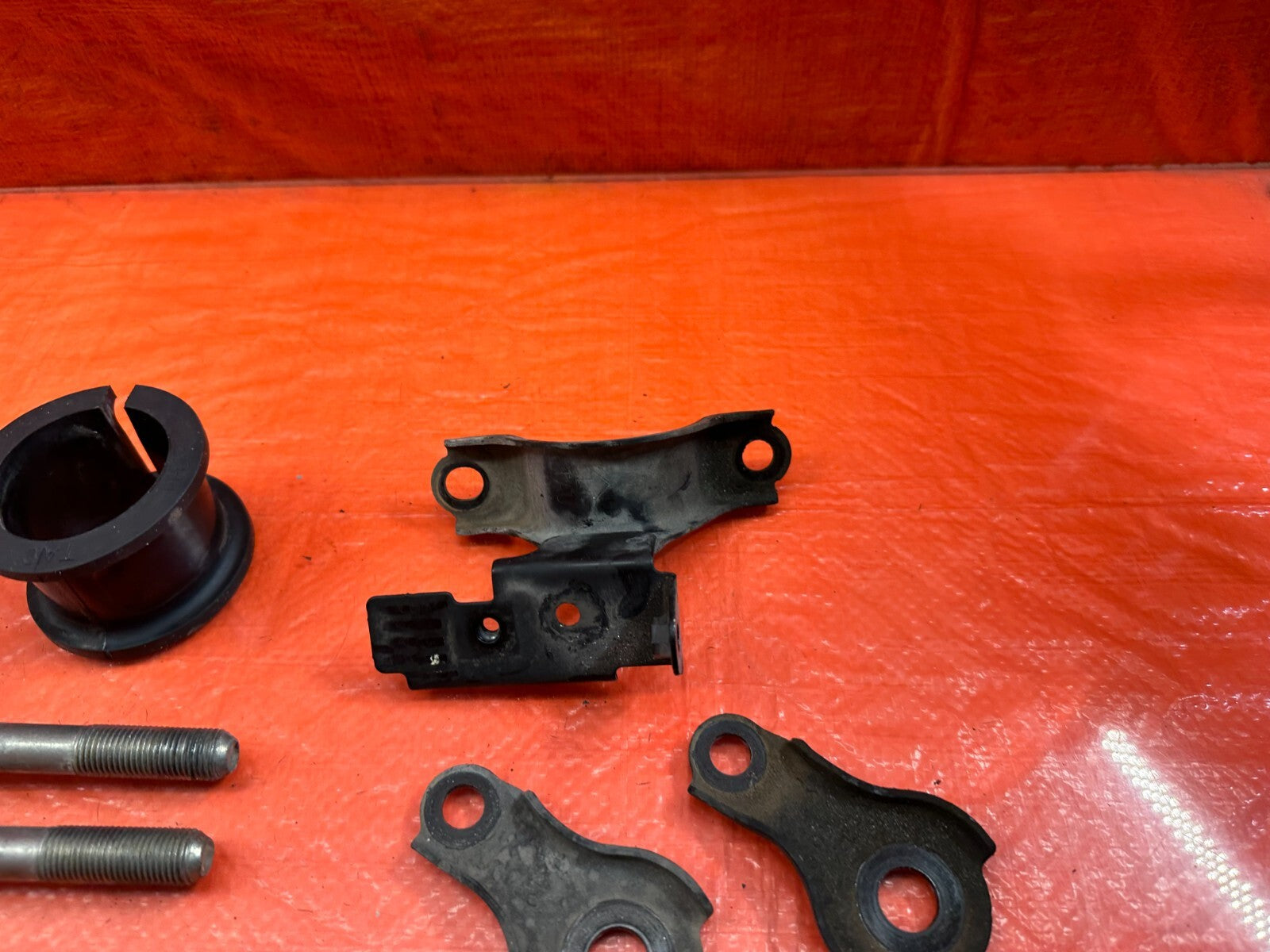 08 12 HONDA ACCORD SEDAN   POWER STEERING RACK BRACKETS HARDWARE OEM #23910