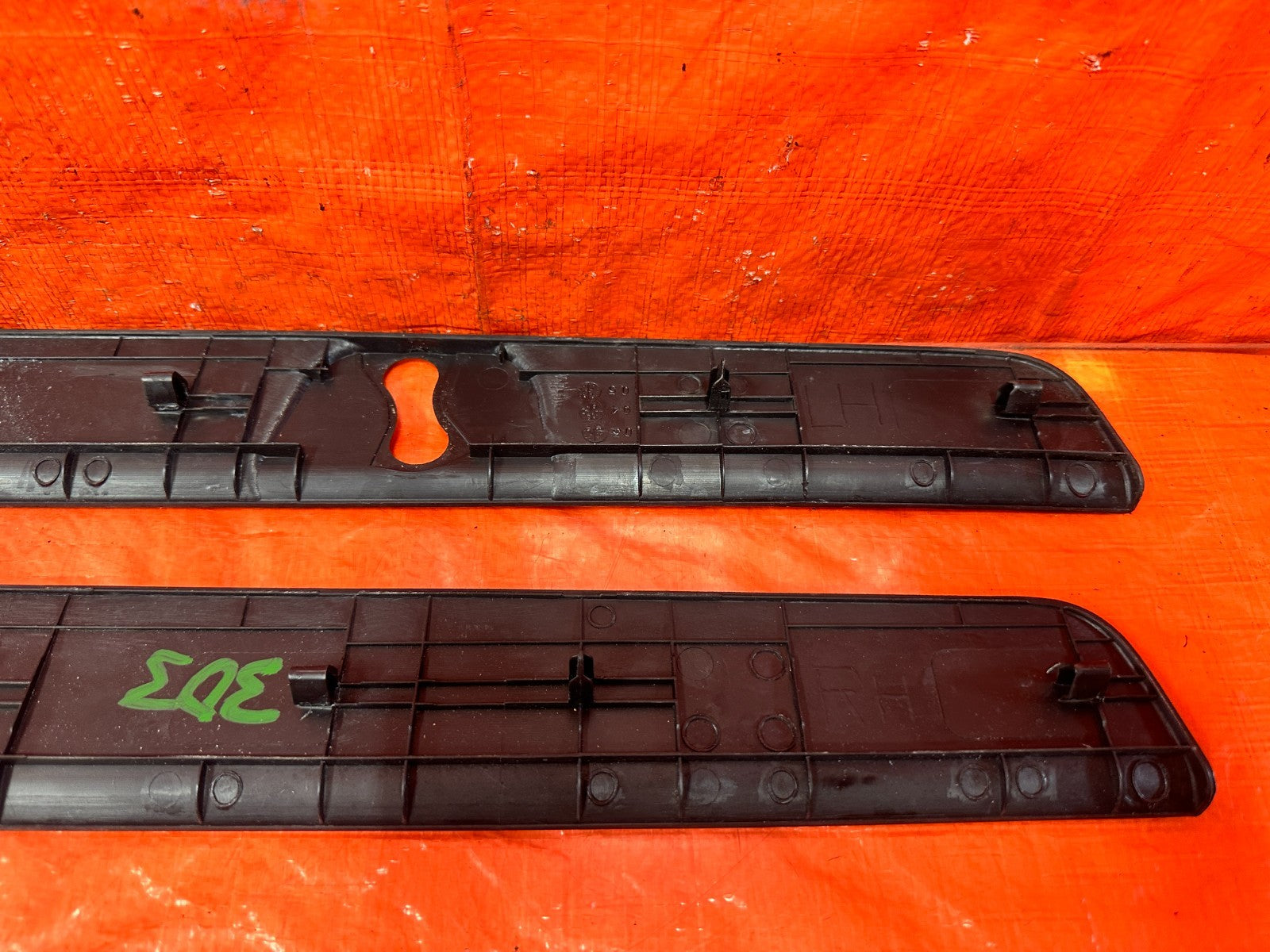 09 11 MAZDA RX8 RX 8   LEFT AND RIGHT FLOOR PILLARS SCUFF PLATE SET   OEM 303 111