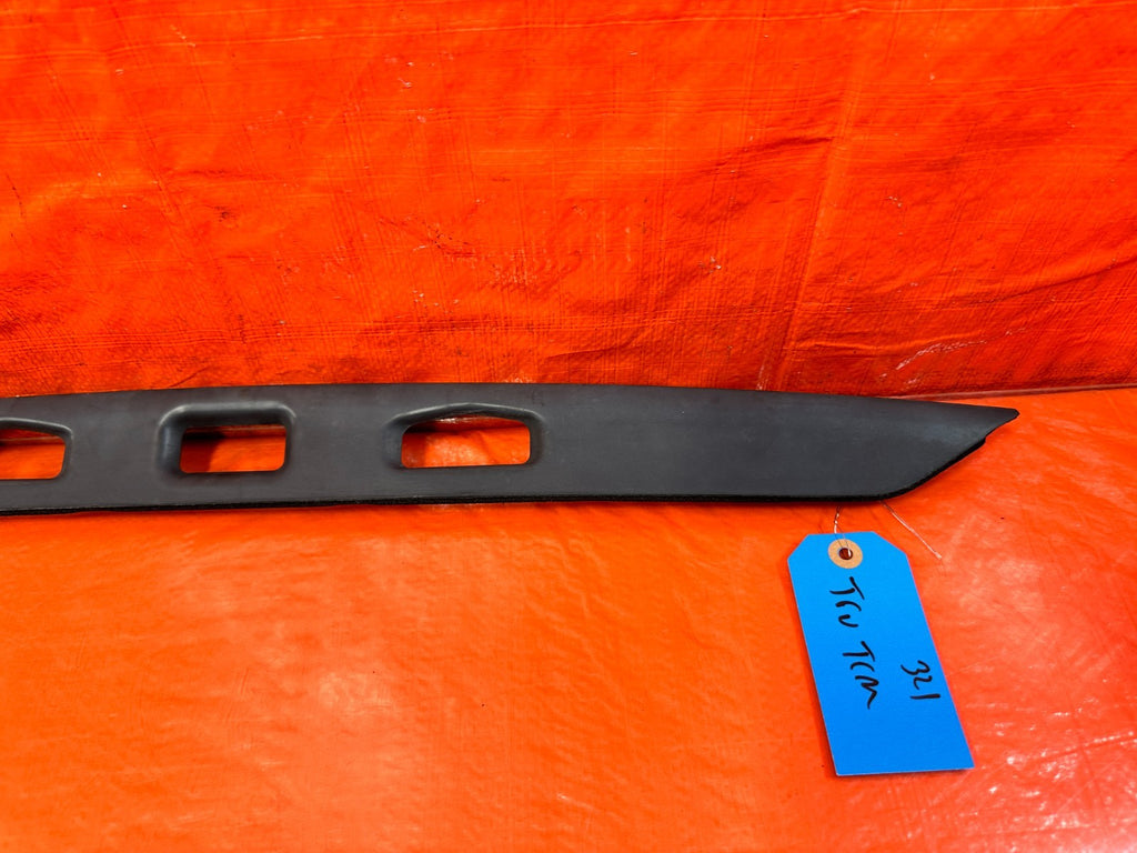 09 14 ACURA TSX   REAR TRUNK LICENSE PLATE LIGHT LAMP TRIM PLASTIC   OEM #3213