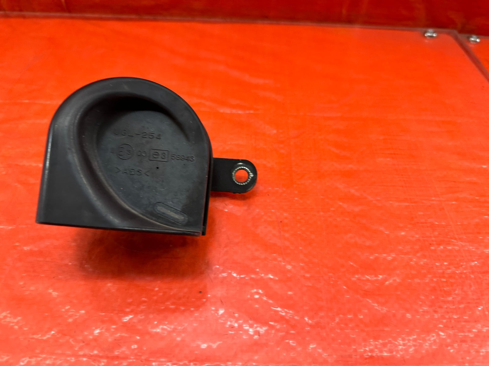 04 09 HONDA S2000   LOW NOTE HORN   OEM FACTORY #1977
