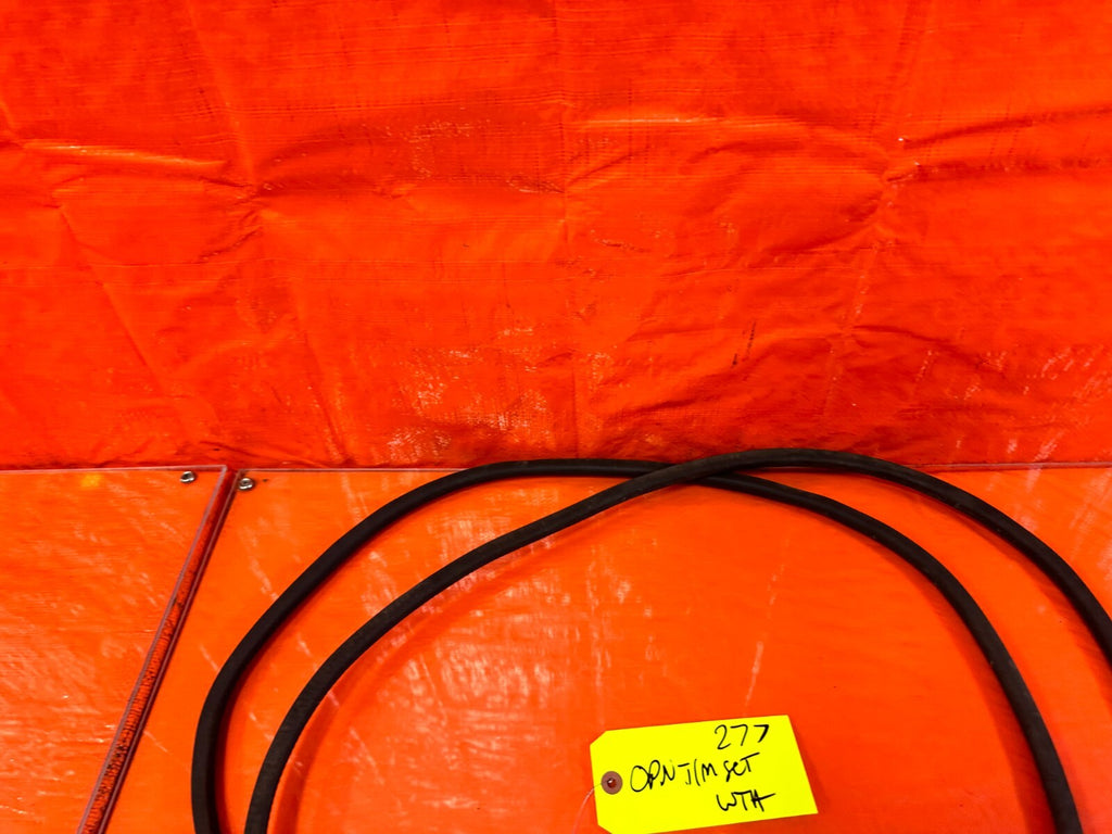 88 91 HONDA CRX   CHASSIS TO DOOR OPEN TRIM WEATHER STRIP LEFT RIGHT   OEM #2775