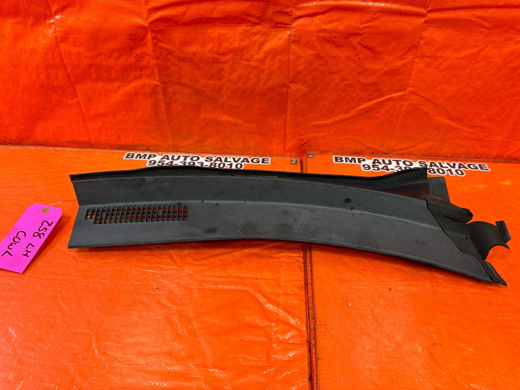 02 05 HONDA CIVIC SI EP3 HATCH   WIPER COWL TRIM   PASSENGER RIGHT SIDE OEM #2580